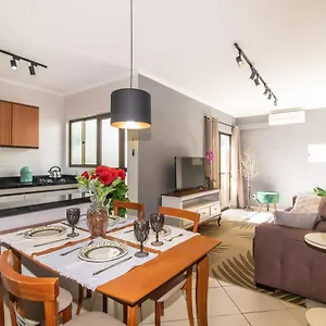 Moderno Com Pequeno Terraço à 4km Do Consulado Apartamento